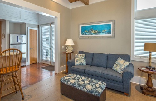 Carrabelle Cabaña | "The Turtle Shell" 1BR/1BA $175 per night, sleeps 4, across from the beach!
