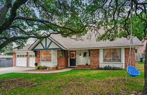 Vance Jackson Casa | The TX Oasis. Boho Paradise. Huge Backyard.