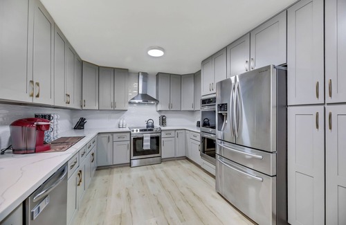 Spring Valley Casa | The Ultimate Getaway Pickleball, Pool & Gameroom - 10 mins from Strip
