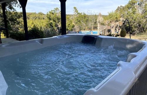 Wimberley Casa | The Ultimate Romantic Getaway: Charming Cabin with a Hot Tub in Wimberley, Texas