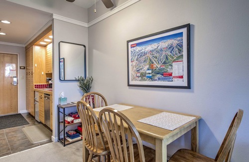 Mountain House Apartamento | The ultimate ski studio at Keystone! Upgraded with a premium king size bed.