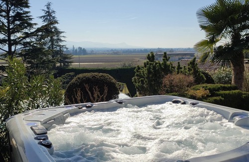 Mours-Saint-Eusebe Villa | La singular Villa Moursoise