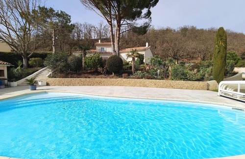 Mours-Saint-Eusebe Villa | La singular Villa Moursoise
