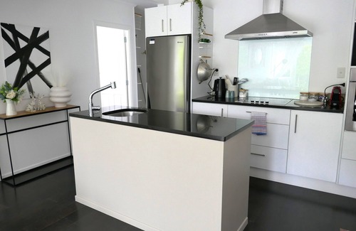 Herne Bay Casa | The Urban Haven - A serene city retreat, a lovely garden, close to trendy cafes.