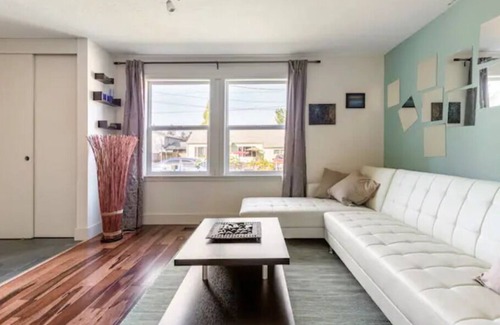 Thurston Casa | The Urban Sanctuary | Sleeps 8 | W/ Spacious Yard