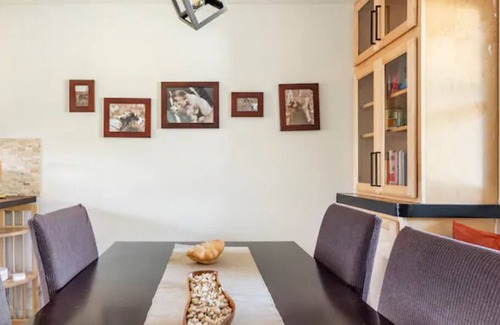 Thurston Casa | The Urban Sanctuary | Sleeps 8 | W/ Spacious Yard