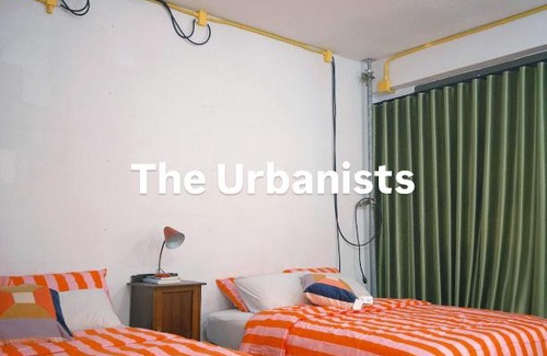 Khlong Toei Apartamento | The Urbanists BKK Entire Floor 4-6 people 4Beds 4Baths near Medpark Hospital , Queen Sirikit Convention hall , Benjakitti Park