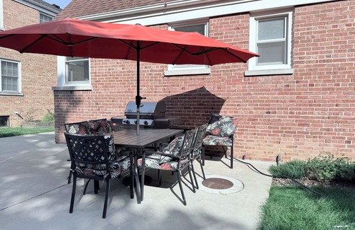 Arlington Heights Casa | The Vail/House/Hot Tub/Fire pit/Tesla charger/Garage