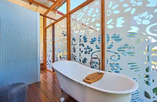 Middle Pocket Otro | THE VALE, Luxury Farm Homestead & Animal Sanctuary Hot Tub, Fire Pit, Wood Oven