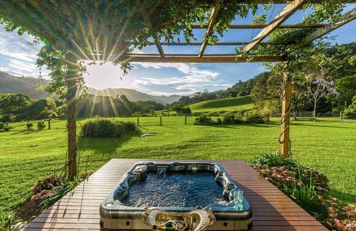 Middle Pocket Casa | Fogata, Horno de leña para pizzas, Spa, Frutas y verduras orgánicas, Se aceptan mascotas