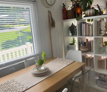 Cowes Complejo | The Van