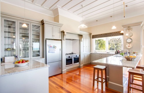 Bluff Hill Casa | The Verandah - Napier Holiday Home