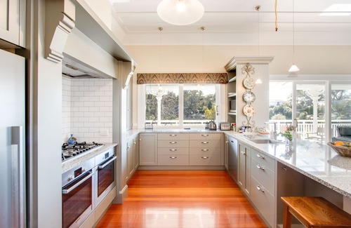 Bluff Hill Casa | The Verandah - Napier Holiday Home