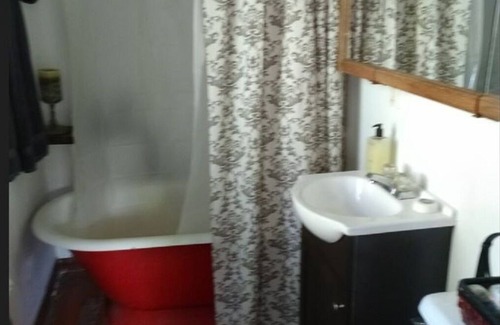 Michigan City Cabaña | The Victorian Carriage House. Built in 1880, this restored cottage is a charmer.