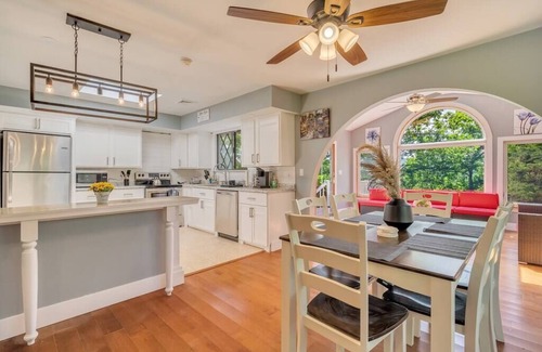 East Stroudsburg Casa | The View | A Private Two Floor Guest House