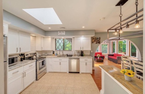 East Stroudsburg Casa | The View | A Private Two Floor Guest House