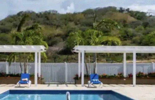 Lucea Casa | the view across the ocean