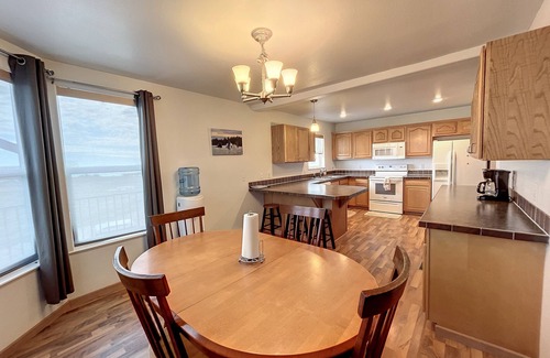 Saddlestring Casa | The View at Lake Desmet!