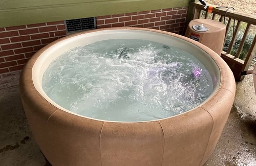 Hickory Cabaña | “The View” Lake Front Cottage w/Hot tub