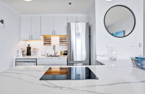 Downtown Wilmington Condominio | The View! On Water Street! Free parking.