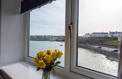 Cemaes Bay Apartamento | The View @ The Moorings - an apartment that sleeps 5 guests in 2 bedrooms