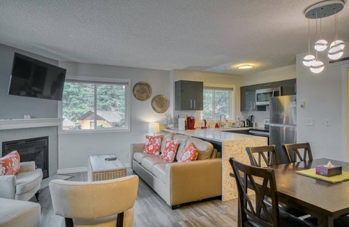 Harvie Heights Casa | B218-HotTub/KingBed/AC/Free Parking/View/2BR/Sleep6