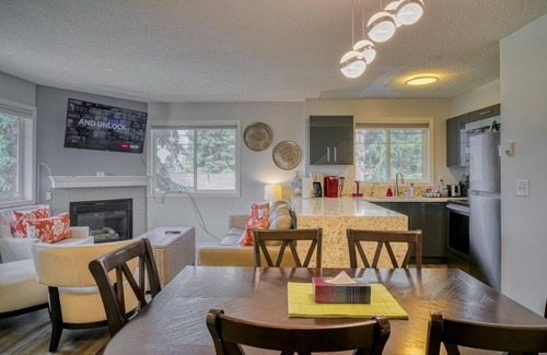 Harvie Heights Casa | B218-HotTub/KingBed/AC/Free Parking/View/2BR/Sleep6