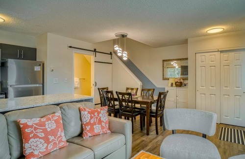 Harvie Heights Casa | B218-HotTub/KingBed/AC/Free Parking/View/2BR/Sleep6