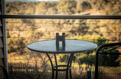 Panton Hill Apartamento | The views!Lovely apartment on acreage with magnificent views, dog friendly