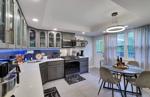 Tobyhanna Casa | The Viking House, Brand New Luxury House! 6 bedrooms/3baths/jacuzzi!