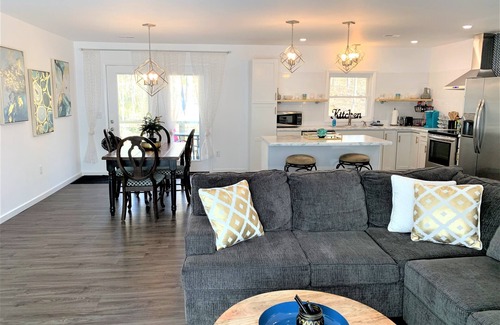 Cookeville Casa | The Villa- by Downtown, I-40 & Lake. Wooded view