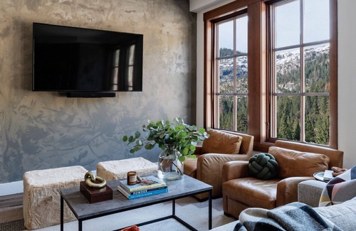 Olympic Valley Condominio | The Village at Palisades Tahoe, Bldg 4 - Mountain Modern