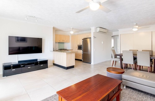 Burleigh Heads Hotel | The Village Holiday Apartments at Burleigh