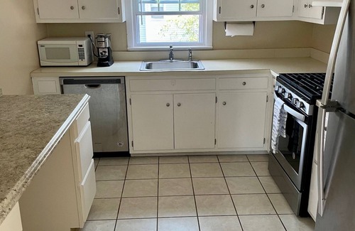 Mamaroneck Apartamento | The Village - Private apartment w/ parking 5 min walking