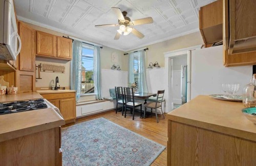 Downtown Columbus Casa | The Village Townhouse - 3 Bedrooms w/ extra beds
