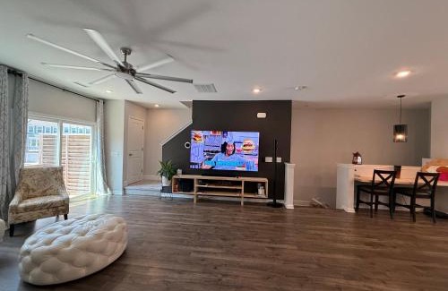 Durham Casa | The Villas The One Villa by RDU Airport with Indoor Heated Pool and Gym
