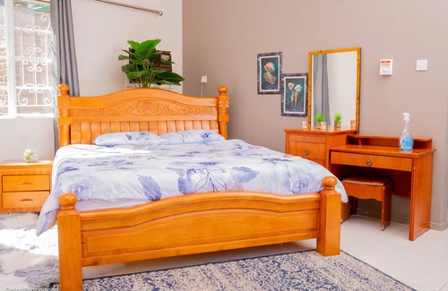 Blantyre Otro | The Vintage Manor