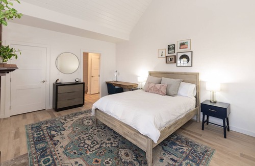 Uvalde Cama Y Desayuno | The Vintage Room - Benson Guest House