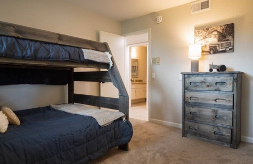 Sunrise Villas Villa | The Vista House, a Desert Escape, Heated Pool+Hottub|Pickleball|6 min to Old Town