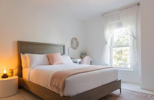 Ameliasburgh Casa | The Vue - Nestled by Roblin's Lake with a Hot Tub