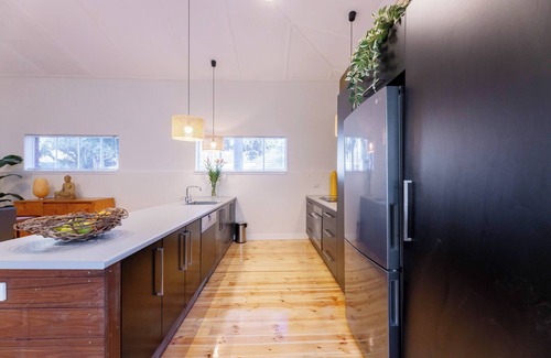 Fitzroy North Casa | The Warehaus | Spacey, Cool & Comfy