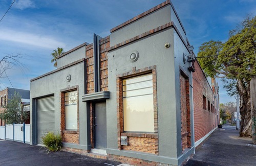 Fitzroy North Casa | The Warehaus | Spacey, Cool & Comfy