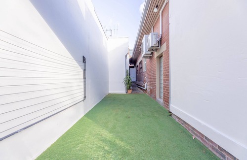 Fitzroy North Casa | The Warehaus | Spacey, Cool & Comfy