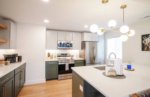 Broadmoor Casa | The Warren at Roanoke -Hot Tub-