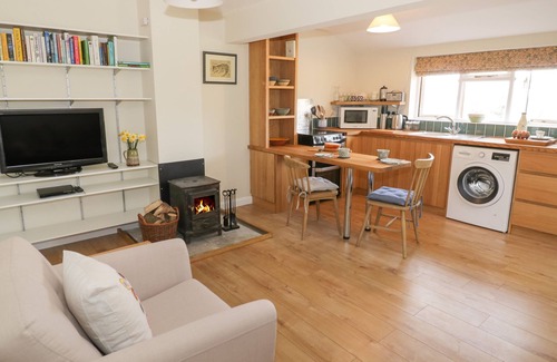 Sibford Gower Cabaña | THE WASH HOUSE, with open fire in Sibford Ferris