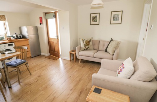 Sibford Gower Cabaña | THE WASH HOUSE, with open fire in Sibford Ferris