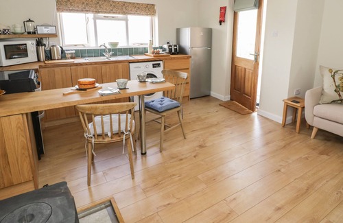 Sibford Gower Cabaña | THE WASH HOUSE, with open fire in Sibford Ferris