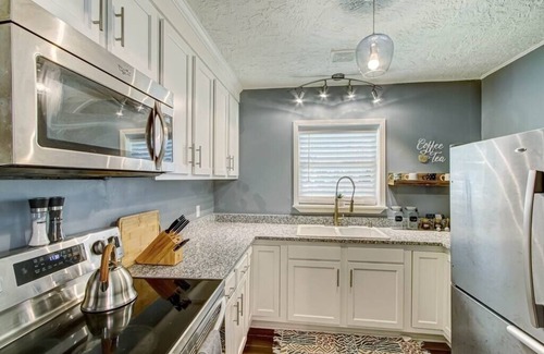 Murray Hill Casa | The Water Oak Bungalow quaint and cozy Murray Hill Riverside Home close downtown