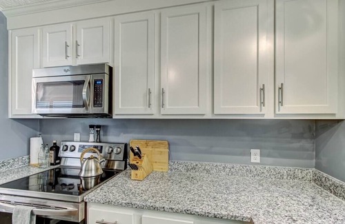 Murray Hill Casa | The Water Oak Bungalow quaint and cozy Murray Hill Riverside Home close downtown