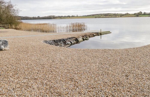 Ballyroddy Cabaña | THE WATER'S EDGE, family friendly in Boyle, County Roscommon